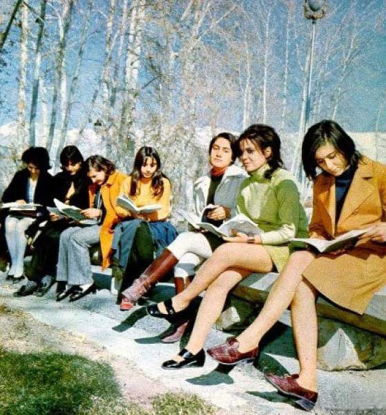a_look_at_life_in_iran_during_the_60s_and_70s_640_17.jpg
