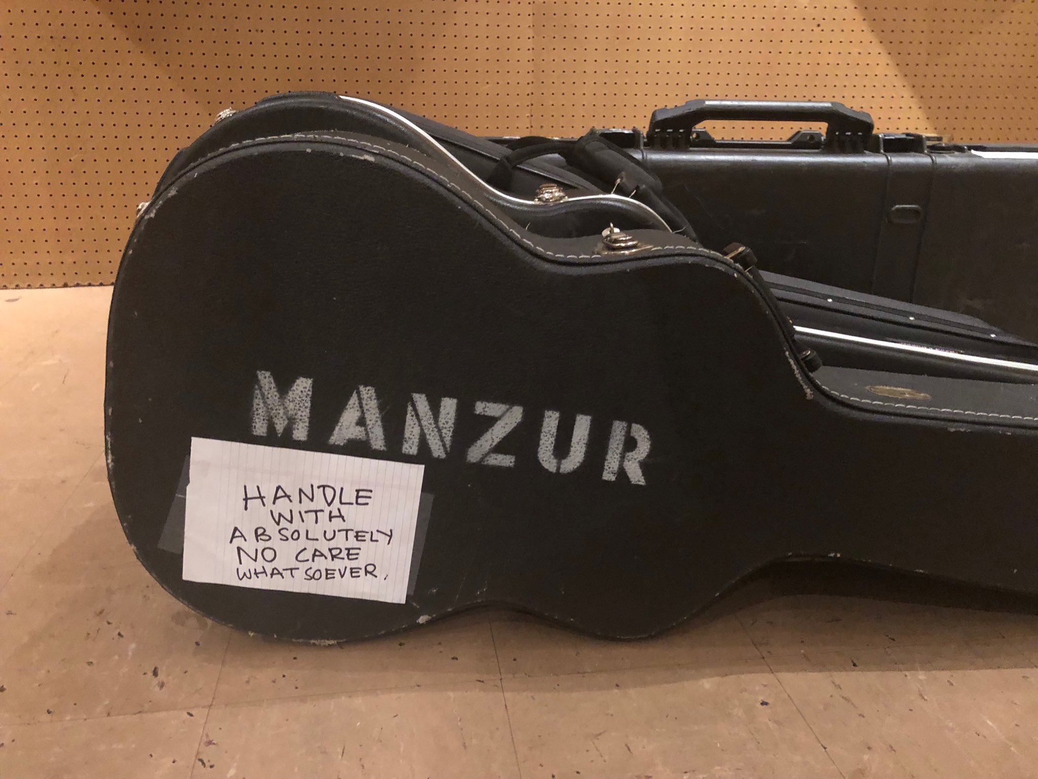 Manzur_guitar